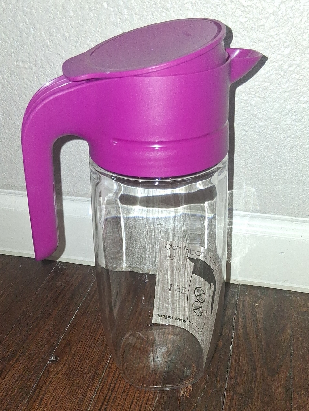 Tupperware Clear Pitcher with  Handle and Lid 1.7 Liters New